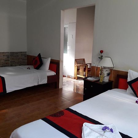 Red Ceramics Homestay Хойан Экстерьер фото