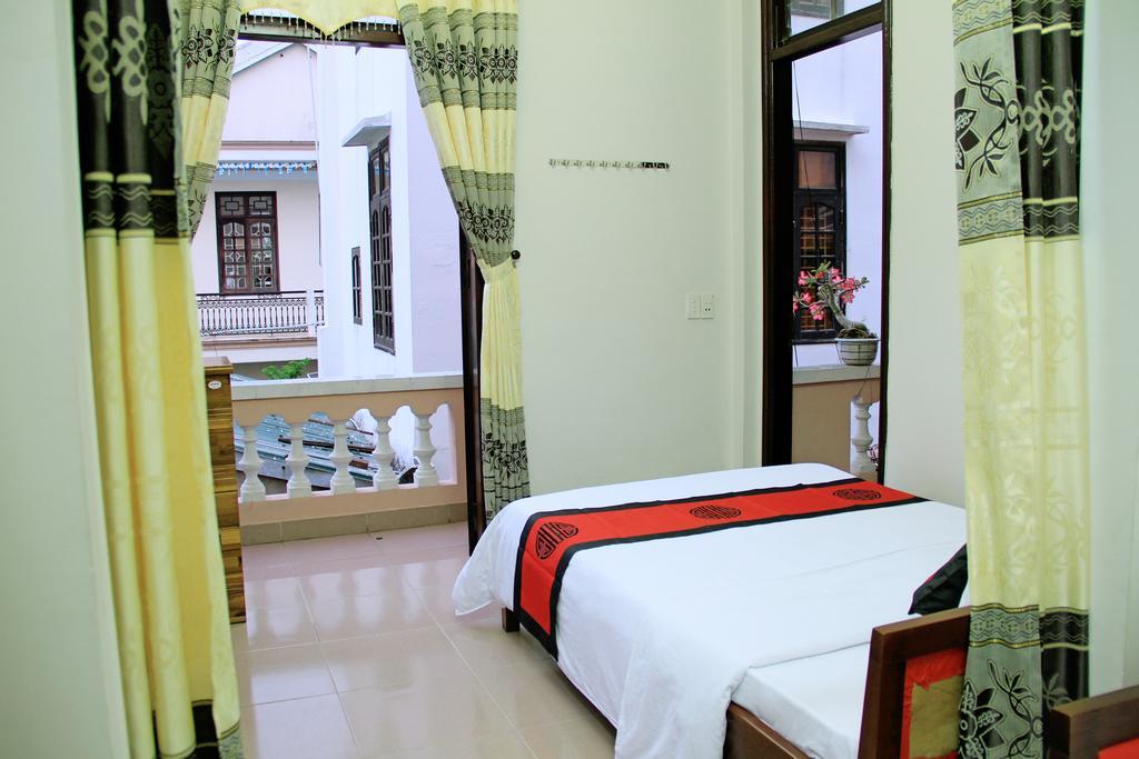 Red Ceramics Homestay Хойан Экстерьер фото