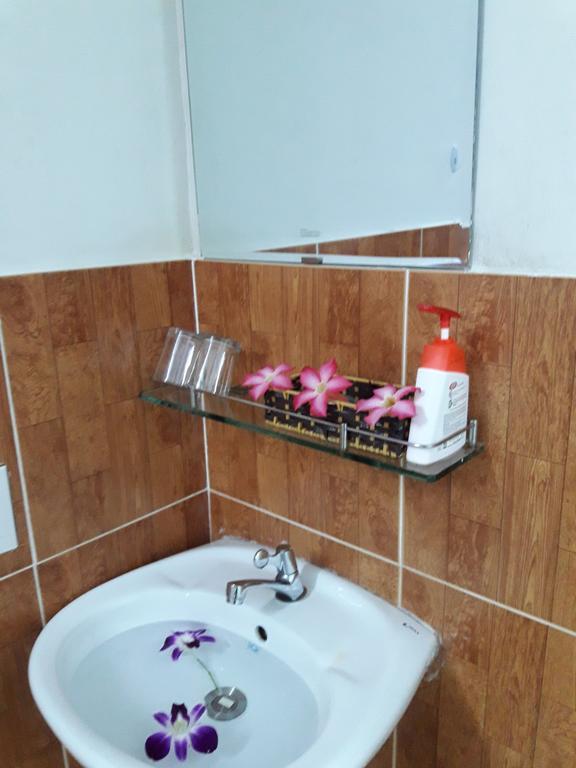 Red Ceramics Homestay Хойан Экстерьер фото