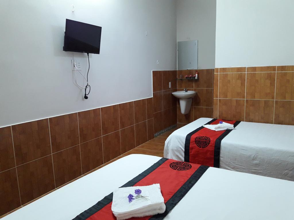 Red Ceramics Homestay Хойан Экстерьер фото