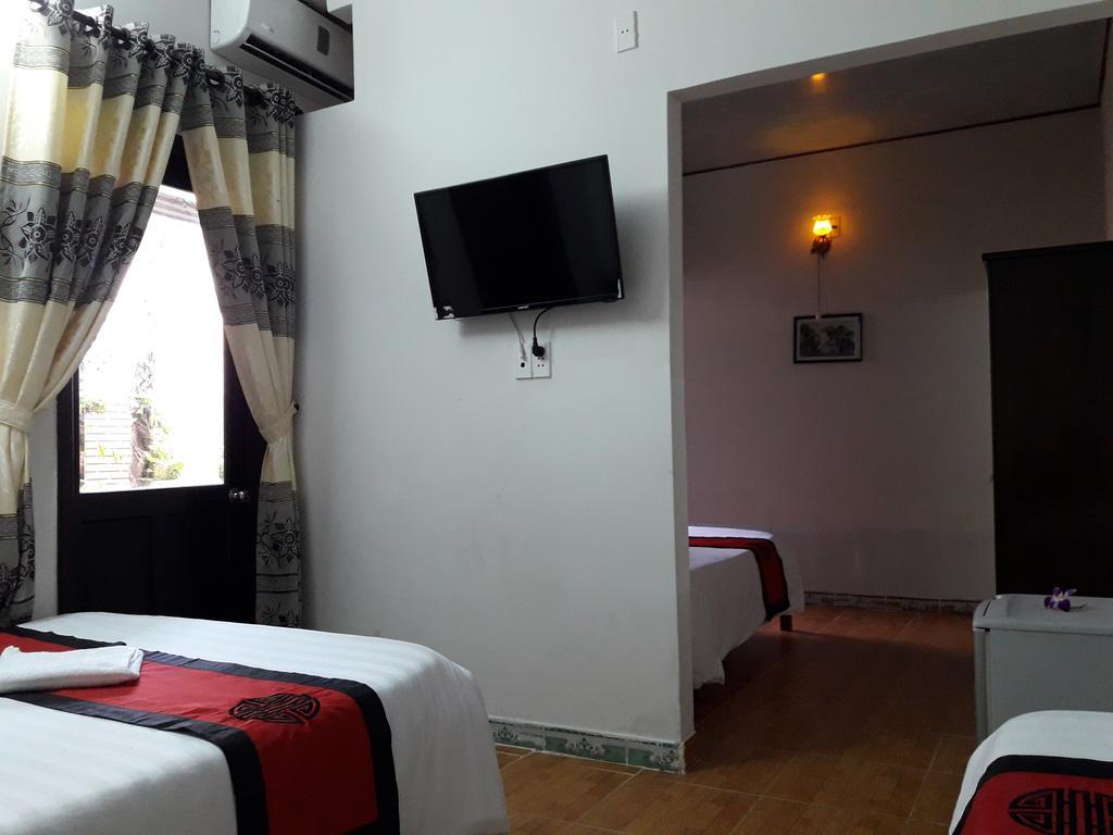 Red Ceramics Homestay Хойан Экстерьер фото
