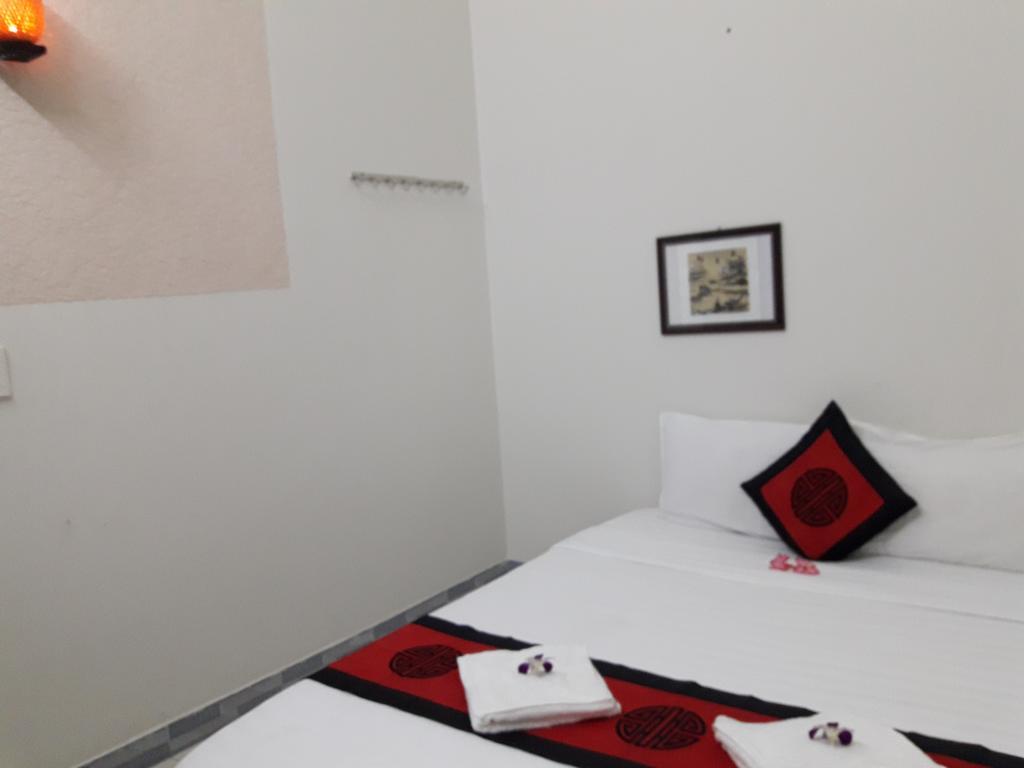 Red Ceramics Homestay Хойан Экстерьер фото