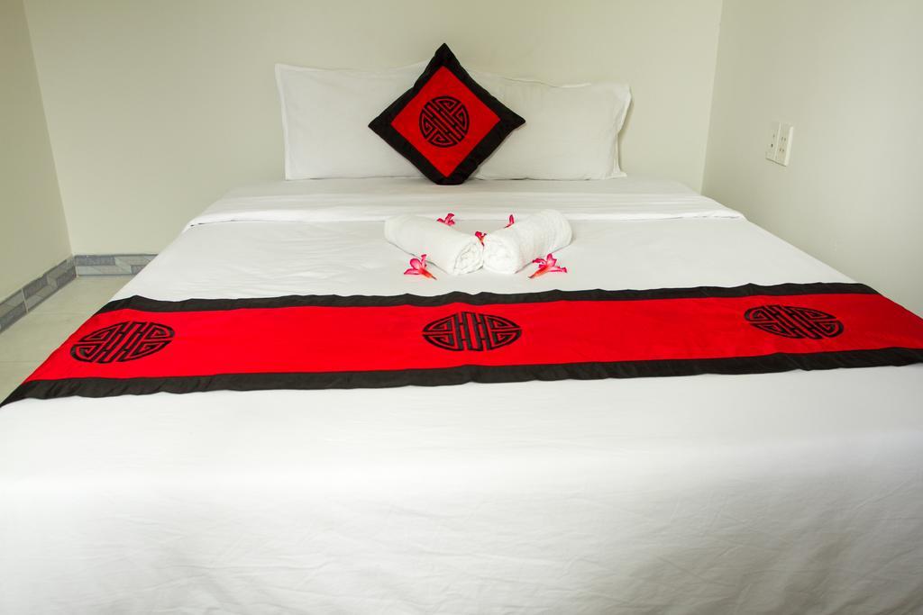 Red Ceramics Homestay Хойан Экстерьер фото