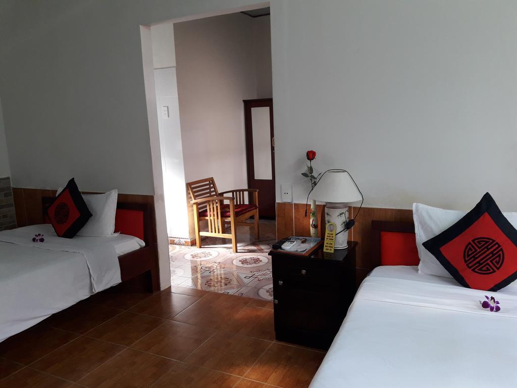Red Ceramics Homestay Хойан Экстерьер фото