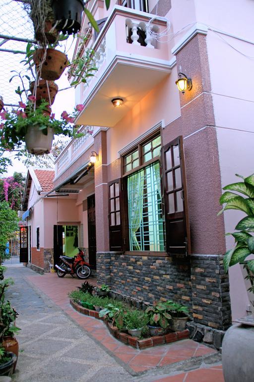 Red Ceramics Homestay Хойан Экстерьер фото