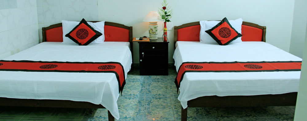 Red Ceramics Homestay Хойан Экстерьер фото
