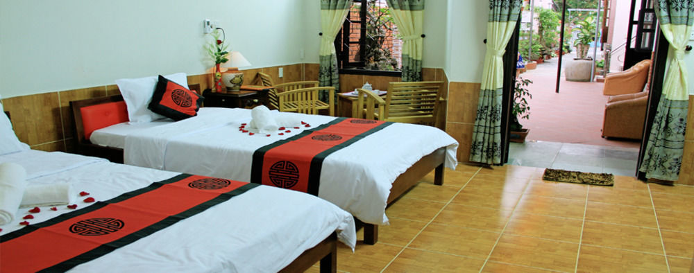 Red Ceramics Homestay Хойан Экстерьер фото