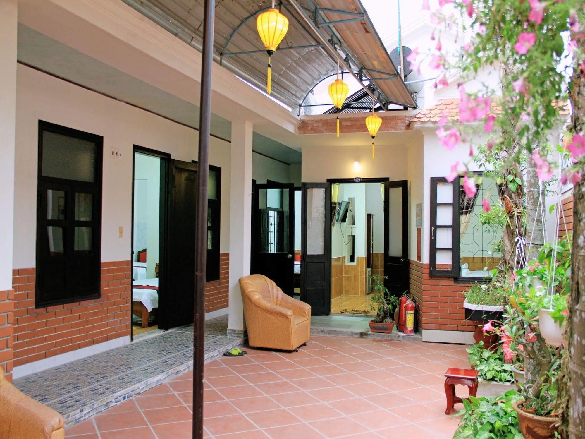 Red Ceramics Homestay Хойан Экстерьер фото