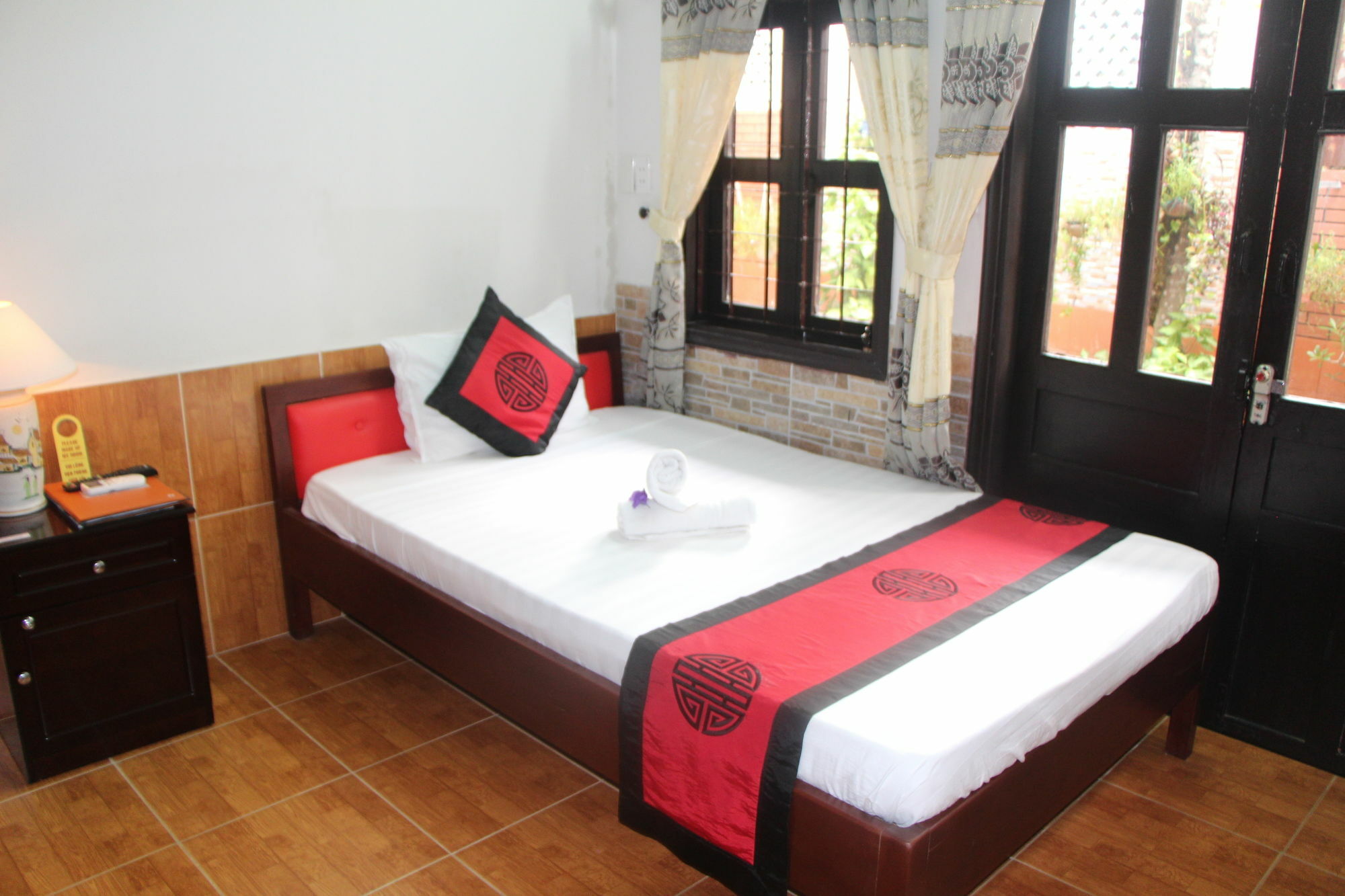 Red Ceramics Homestay Хойан Экстерьер фото