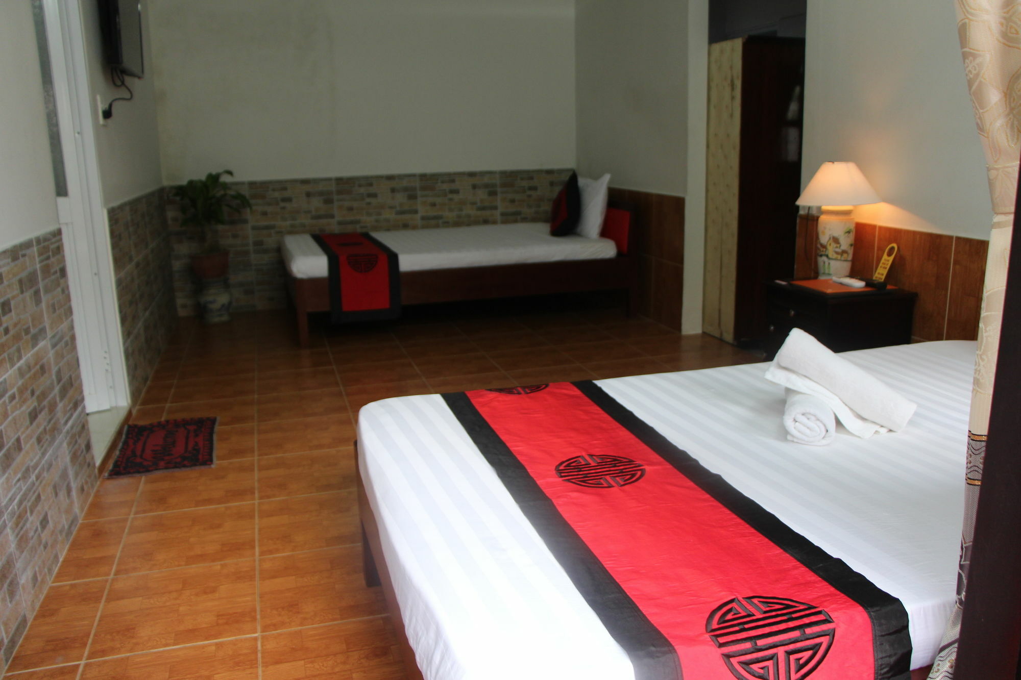 Red Ceramics Homestay Хойан Экстерьер фото